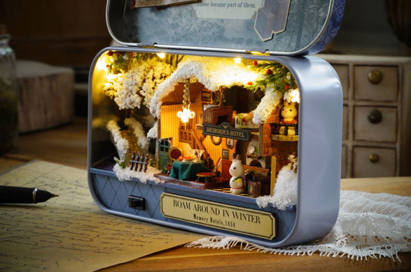Theatre Box Tin Kit - Roam Around In Winter