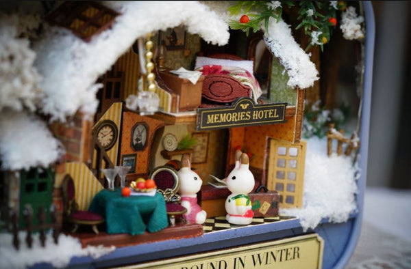 Theatre Box Tin Kit - Roam Around In Winter